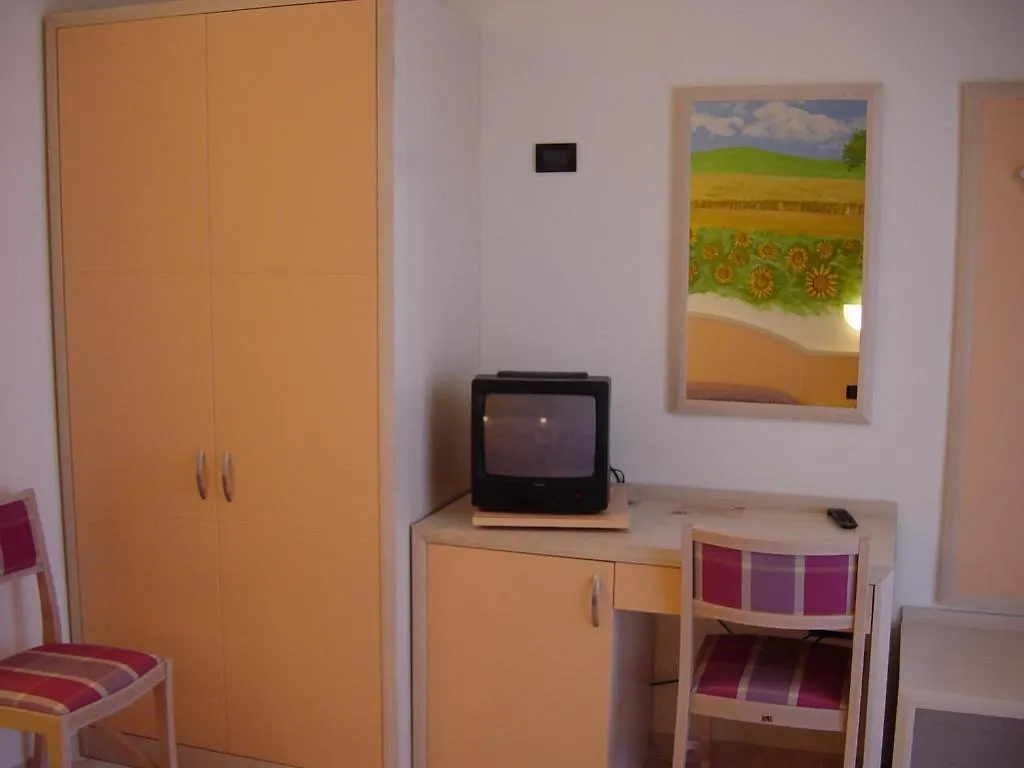 Hotel Sileoni Dependance Villa Antonio Marina di Cecina 3*,